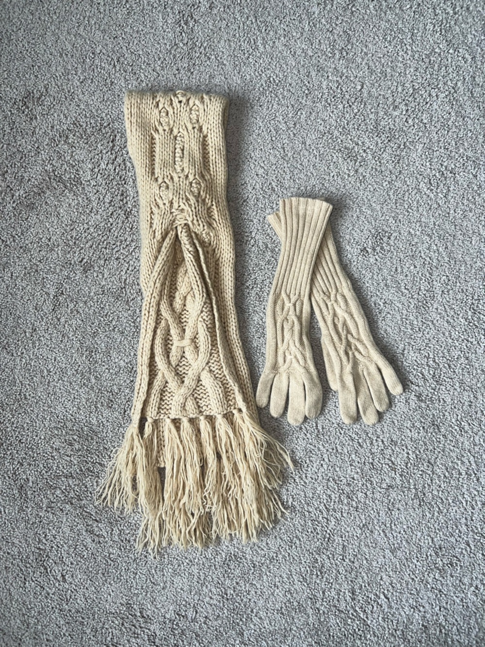 Banana Republic Cashmere Cable Knit Fringe Scarf and Gloves Set - Tan